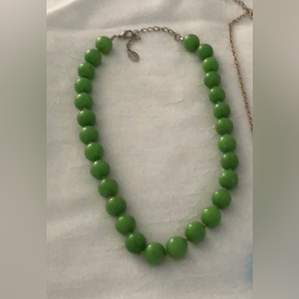 💙EUC: Green beed necklace - Picture 3 of 4